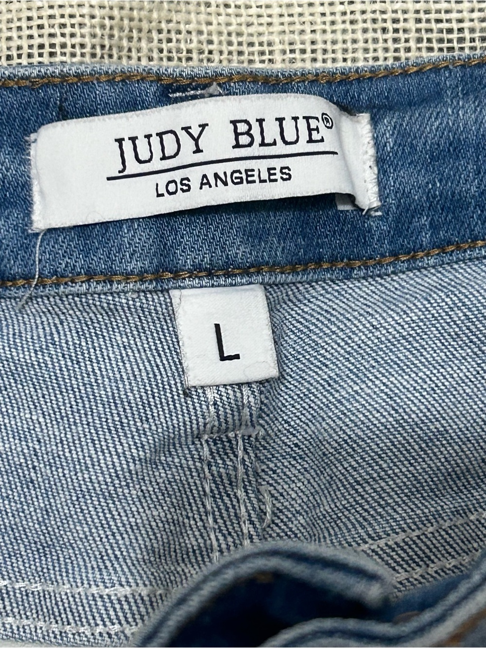 Judy Blue Denim Shorts Women
Size L White Blue Casual
Summer Stretch - Picture 7 of 12